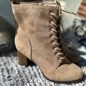 BAYLOR LACE-UP BOOTIES